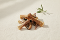 Încarcă imaginea în vizualizatorul galeriei, Bucăți de bully stick 250g, cadru editorial